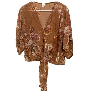 🌷💎By Together Floral Velvet Tie-Front Blouse